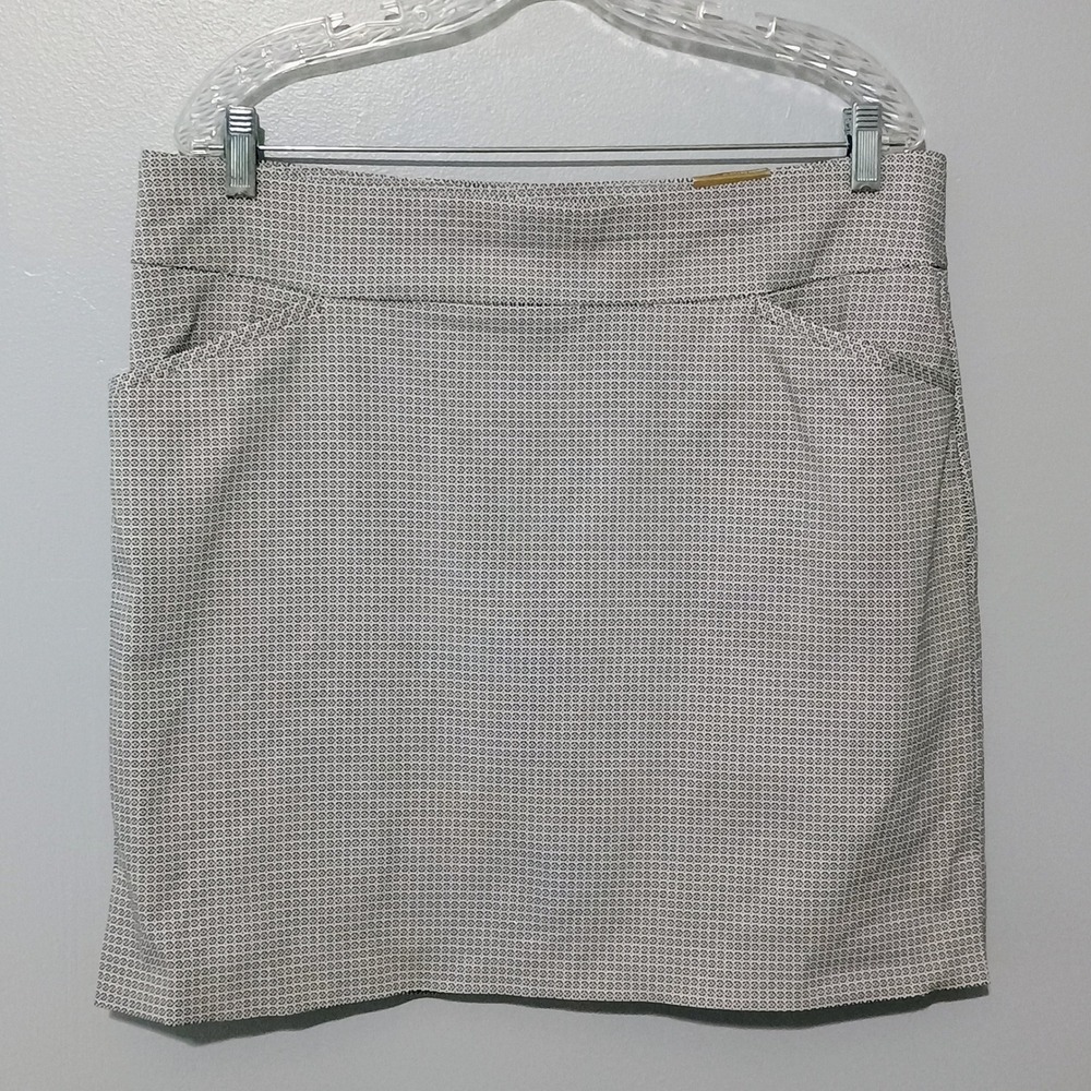 Chicos Perfect Stretch Josie Skort Size 2.5 US 14 Black White Diamond Dot NWT
